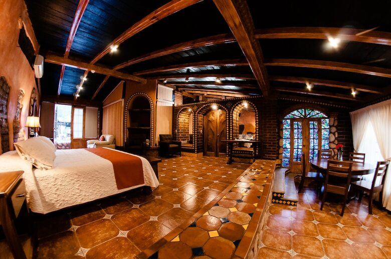 Hotel Estancia Villa Real