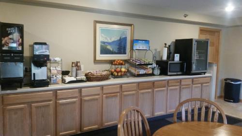 Motel Lakeshore Inn & Suites