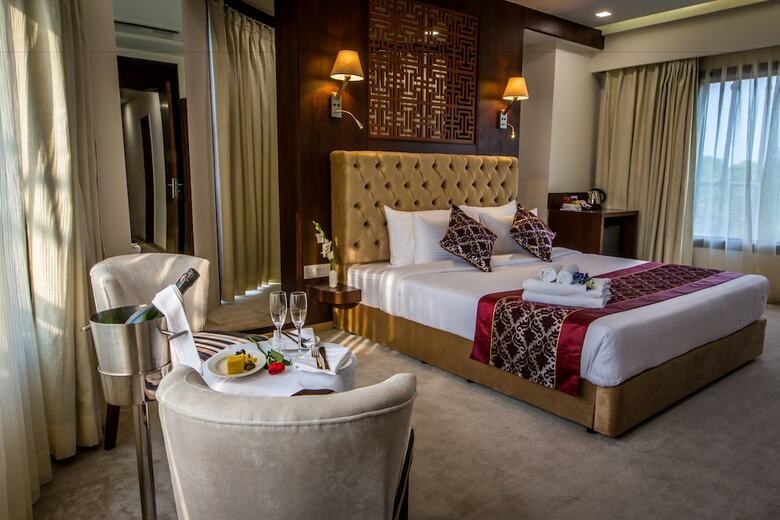 Hotel Clarks Inn Suite Gwalior