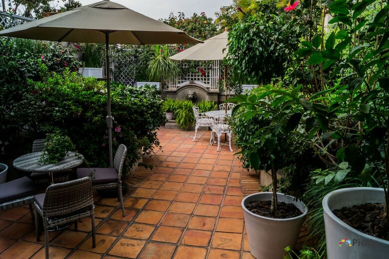 Nima Local House Hotel