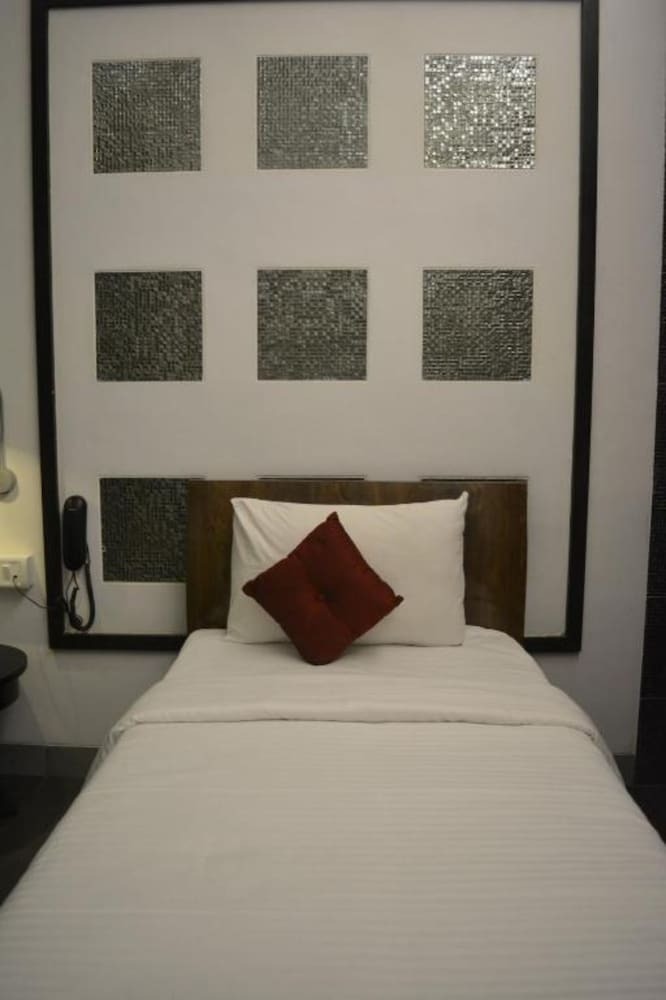 Hotel Eskay Resorts