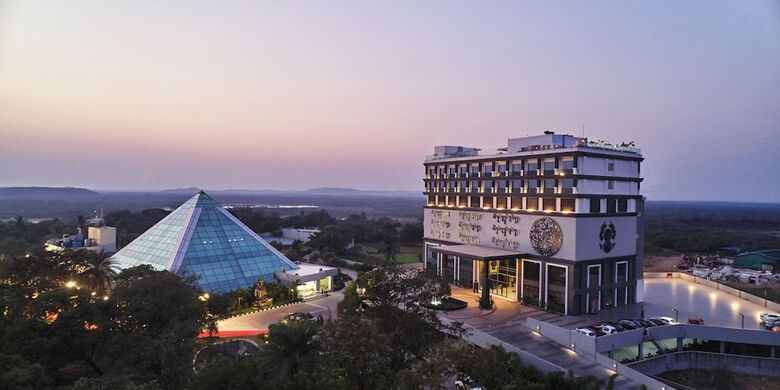 Hotel Eskay Resorts