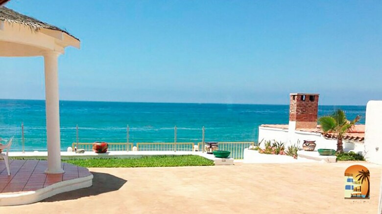 Casa Playa Baja