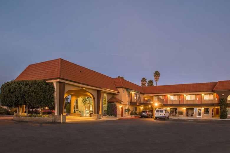 Hotel Laurel Inn Motel