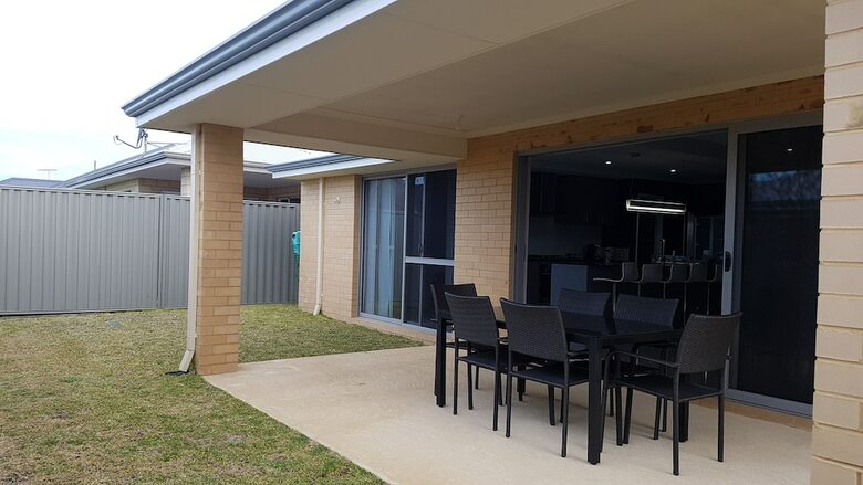 Rainbow Dream House Perth Holiday Home