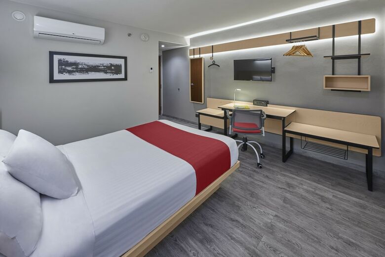 Hotel City Express Zamora