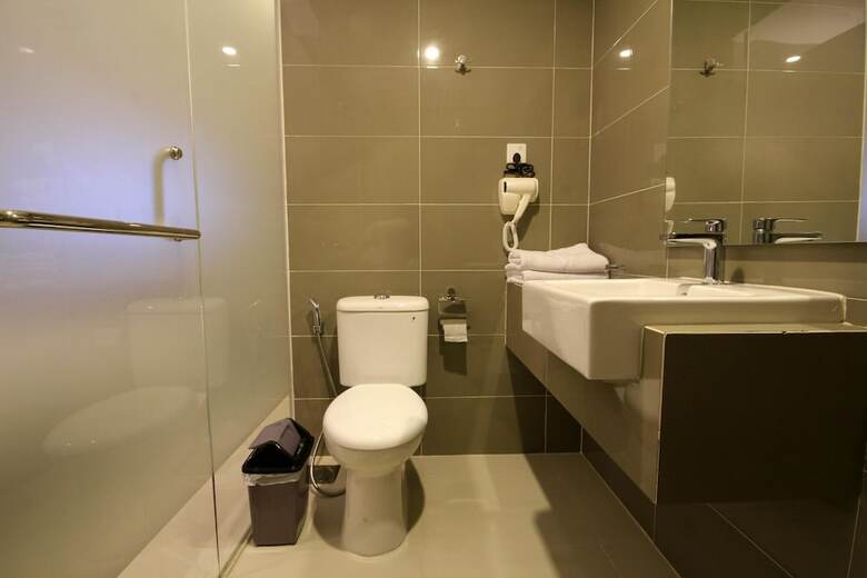 Os Hotel Airport Batam