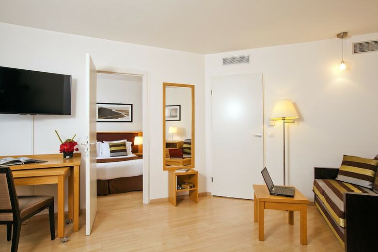 Residhome Appart Hotel Paris-massy