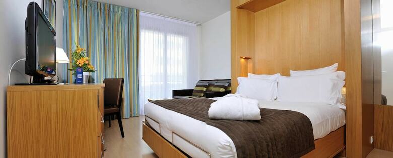 Residhome Appart Hotel Paris-massy