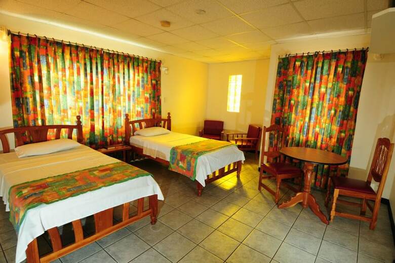 Hotel Sundeck Suites