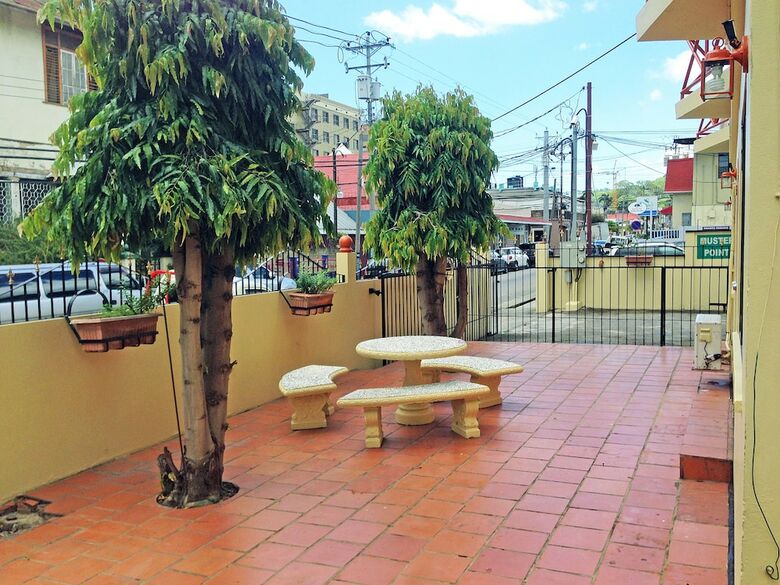 Hotel Sundeck Suites