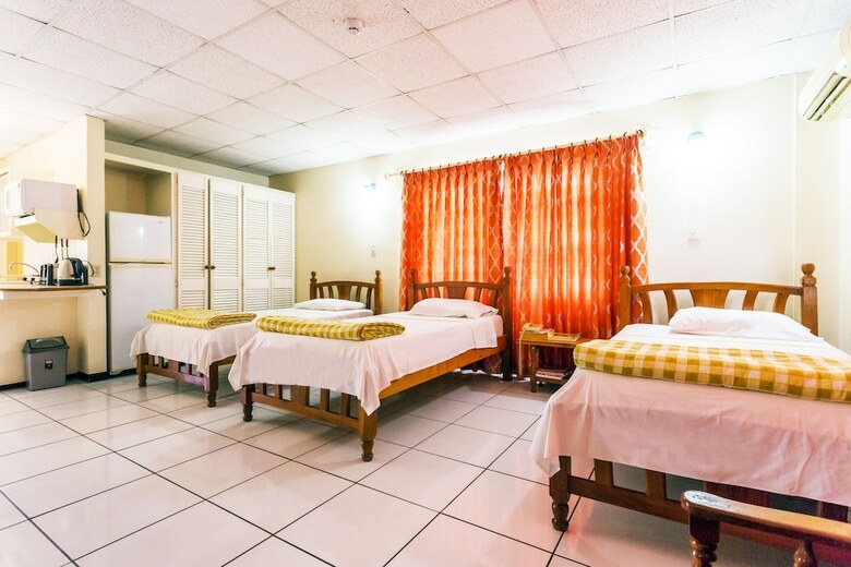 Hotel Sundeck Suites