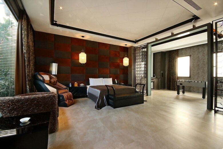 Ease Motel
