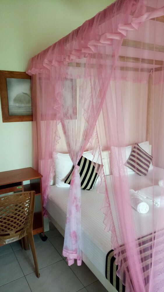Hotel Heritage Lake View