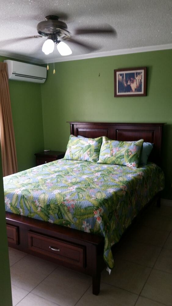 Apartamentos Oasis At Oaklands