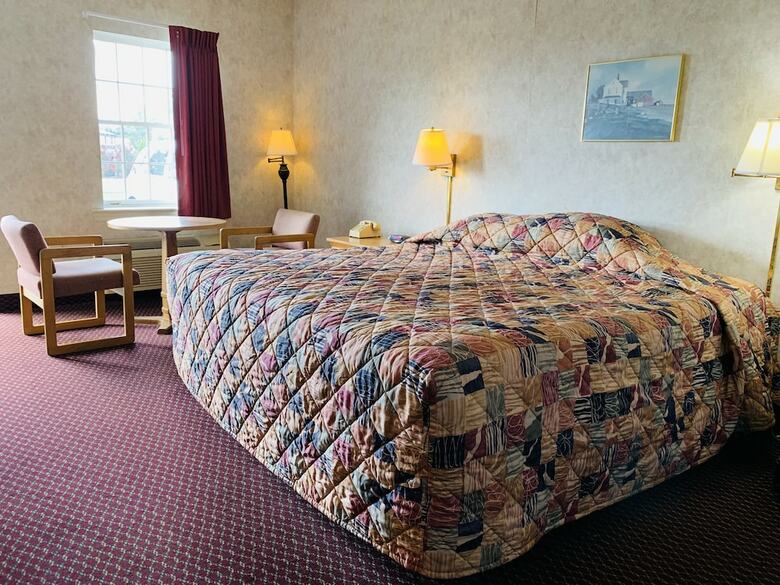 Hotel Olde Amish Inn