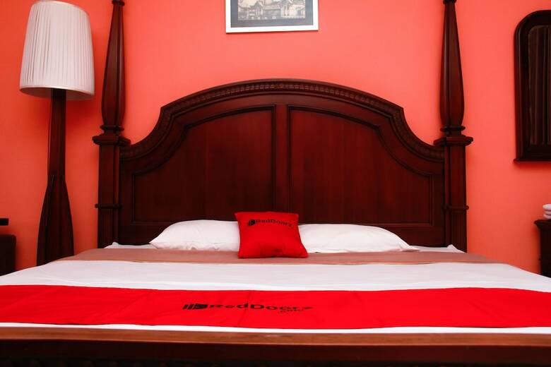 Hotel Reddoorz @ Sersan Bajuri