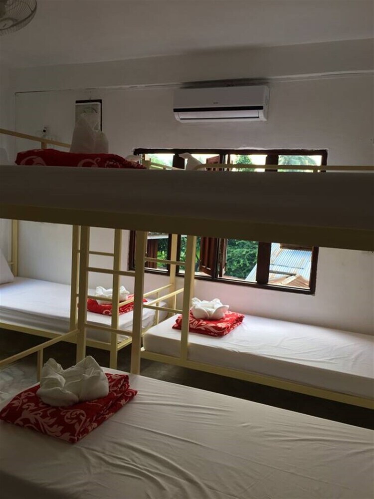 Hostal Vongprachan Backpackers Hostel