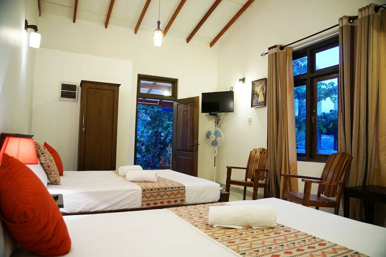 Moon Hills Hotel