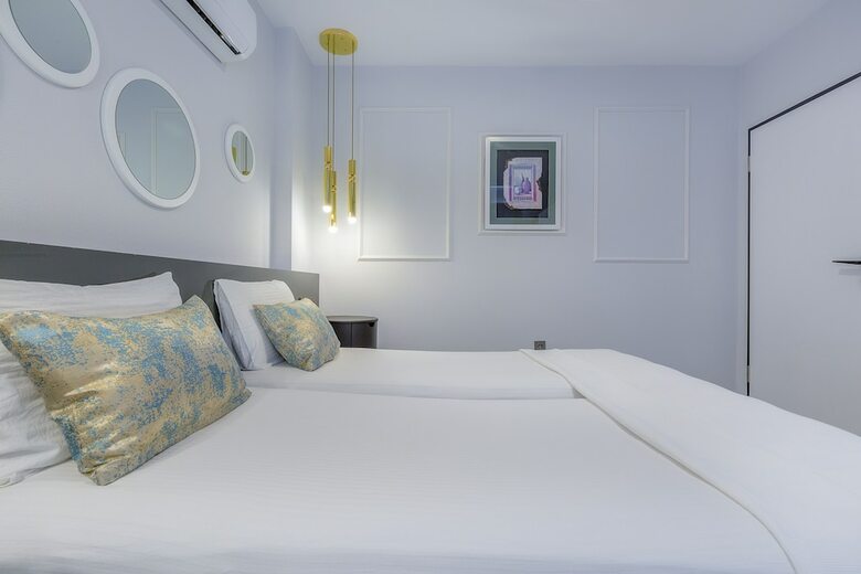 Twin Apart Hotel