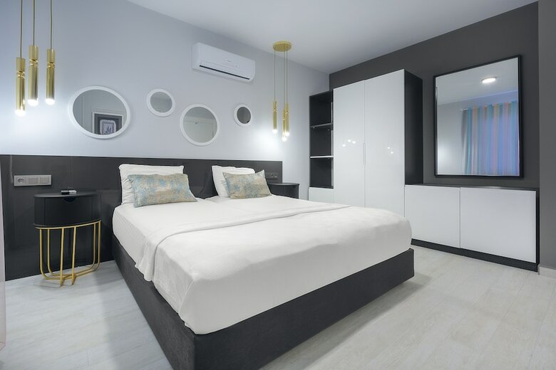 Twin Apart Hotel