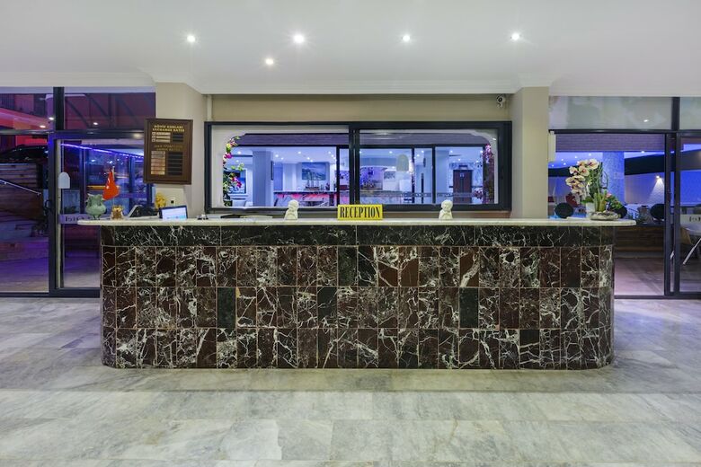 Twin Apart Hotel
