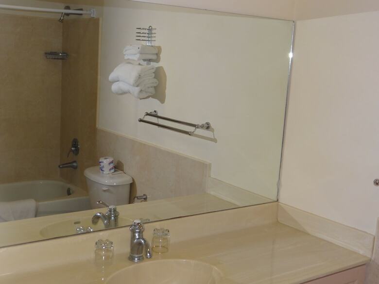 Tropical Winds Apartment Hotel