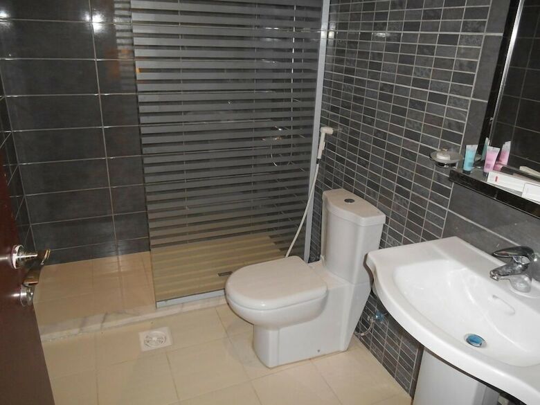 Hotel Julanar Alsharq Suites