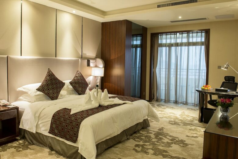 Longjiang Country Garden Phoenix Hotel