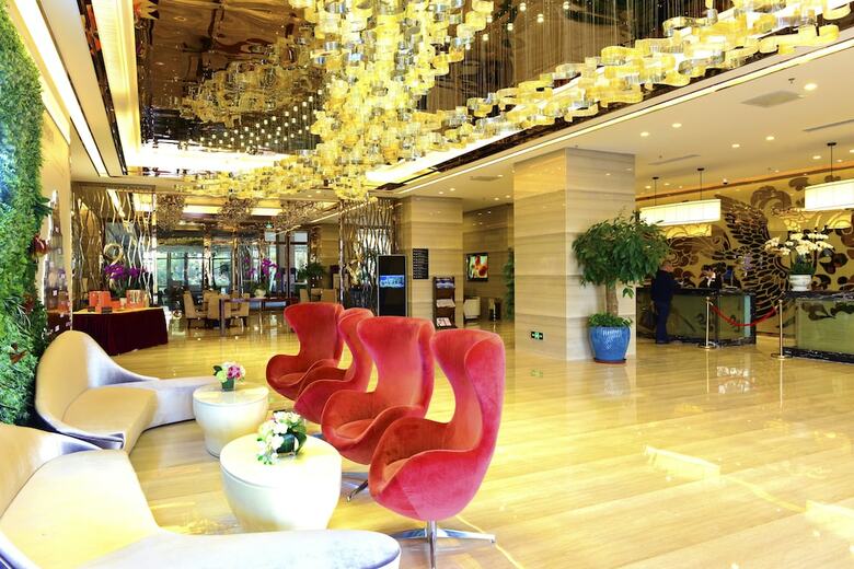 Longjiang Country Garden Phoenix Hotel