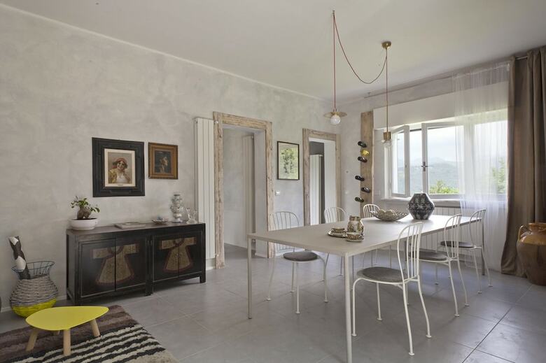 Villa De Hura