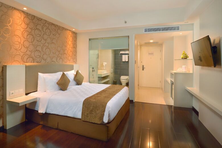 Platinum Adisucipto Hotel & Conference