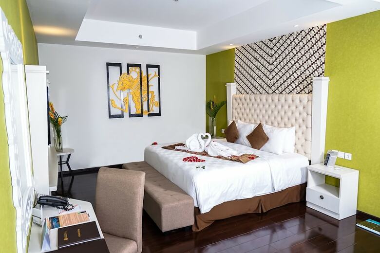 Platinum Adisucipto Hotel & Conference