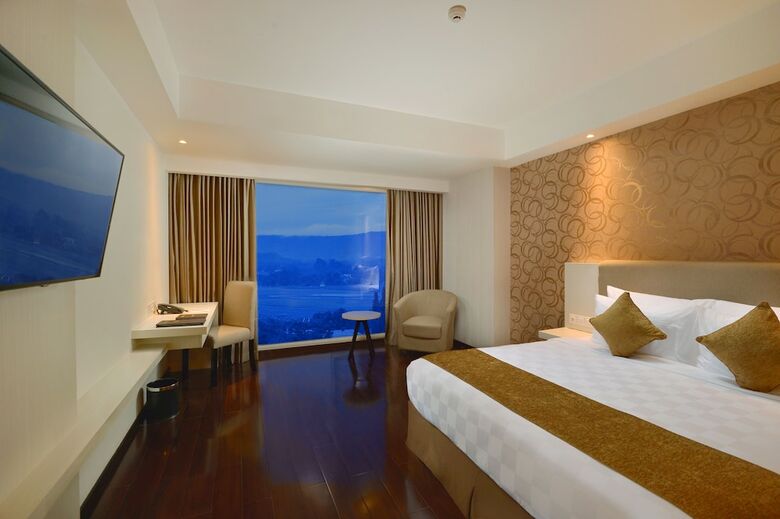 Platinum Adisucipto Hotel & Conference