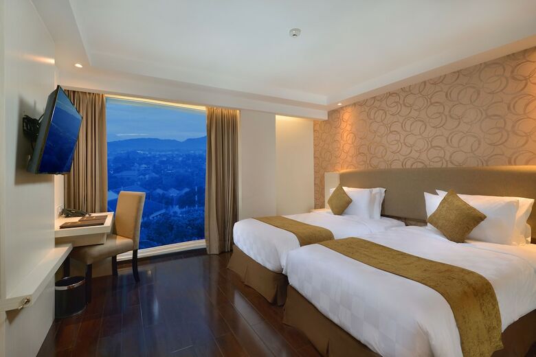 Platinum Adisucipto Hotel & Conference
