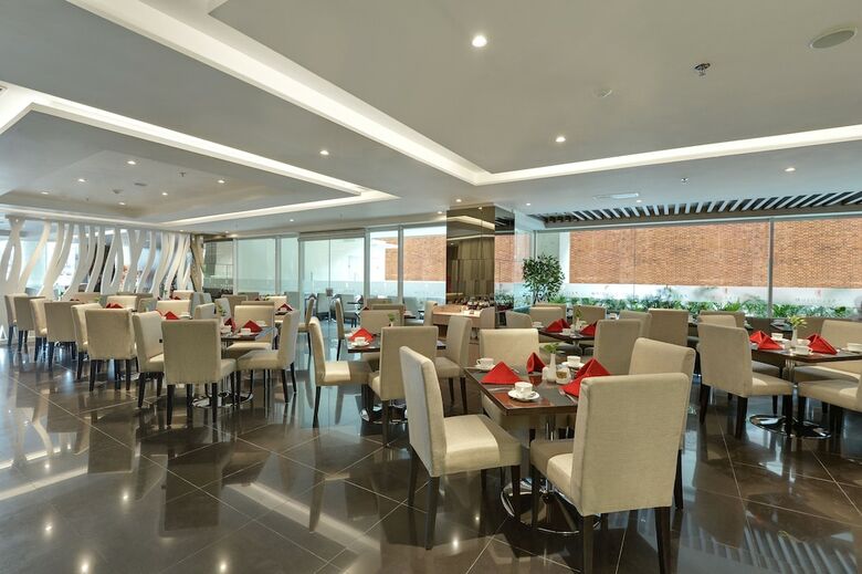 Platinum Adisucipto Hotel & Conference