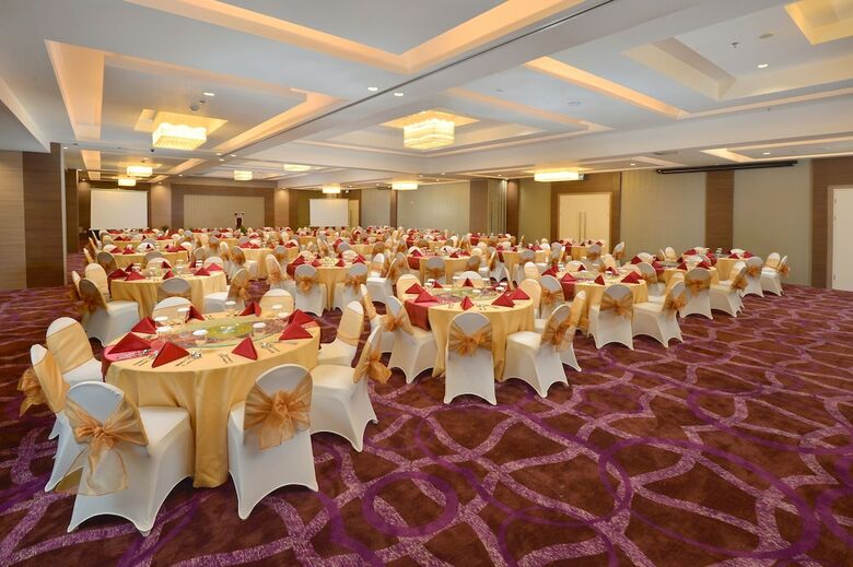 Platinum Adisucipto Hotel & Conference