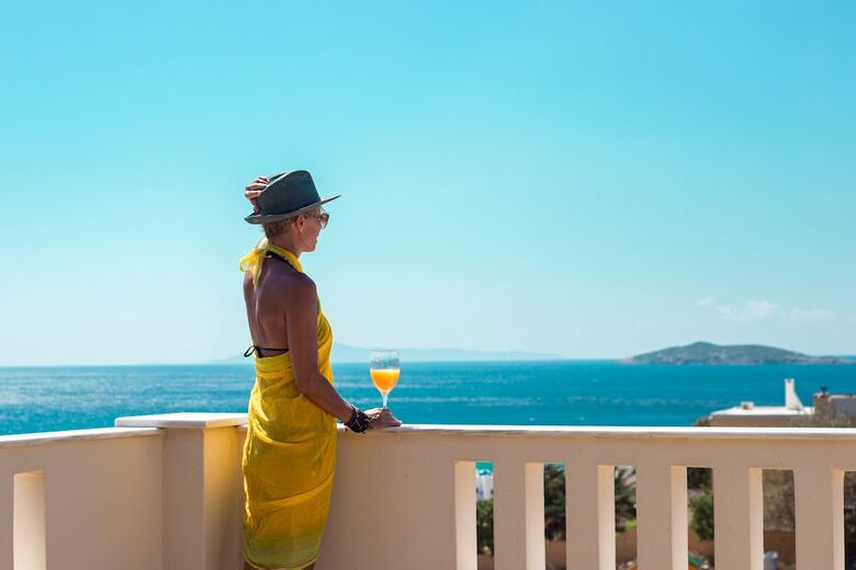 Luxury Family Apartment - Pool, Seaview, 200m Beach