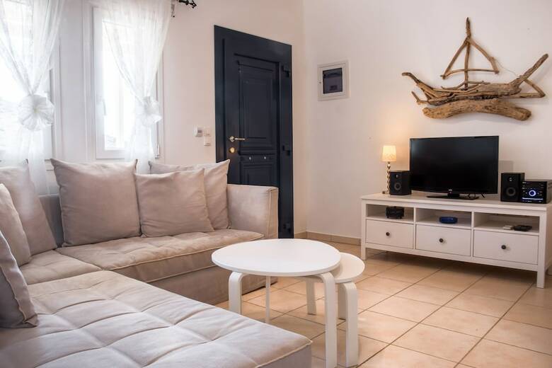 Luxury Family Apartment - Pool, Seaview, 200m Beach