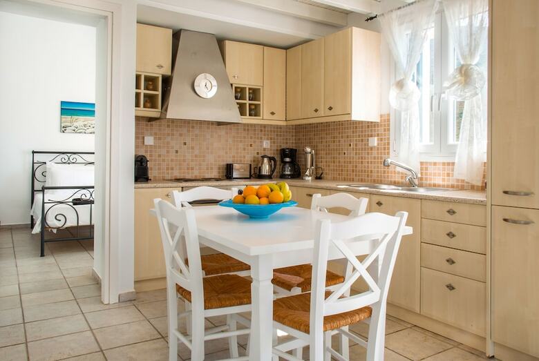 Luxury Family Apartment - Pool, Seaview, 200m Beach