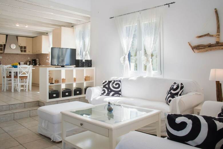 Luxury Family Apartment - Pool, Seaview, 200m Beach