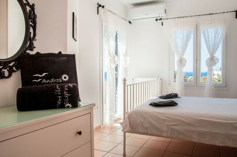 Luxury Family Apartment - Pool, Seaview, 200m Beach