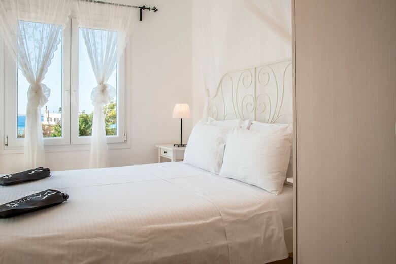 Luxury Family Apartment - Pool, Seaview, 200m Beach