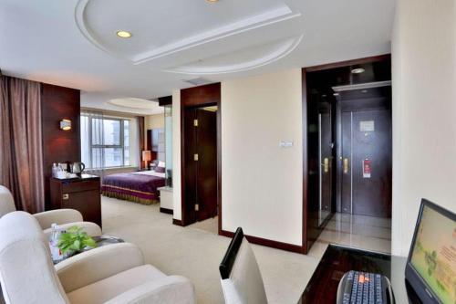Yi Mei Plaza Hotel