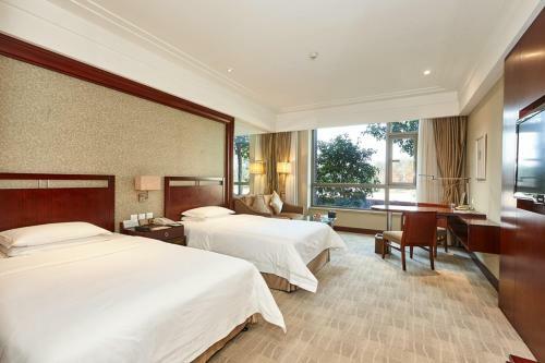 Tongli Lake View Hotel