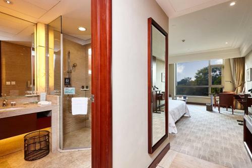 Tongli Lake View Hotel