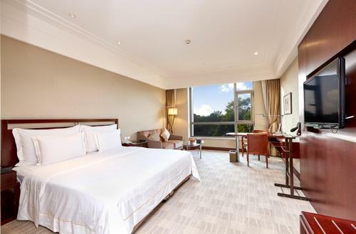 Tongli Lake View Hotel