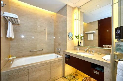 Tongli Lake View Hotel