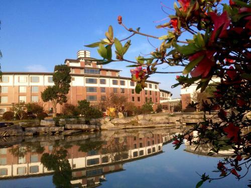 Tongli Lake View Hotel