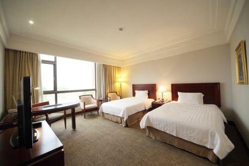 Tongli Lake View Hotel